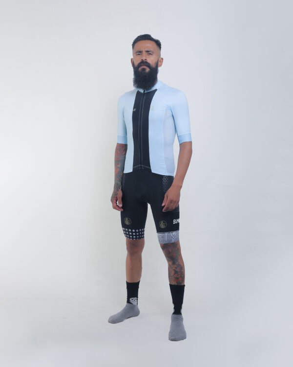 jersey diluvian / color azul cielo y negro