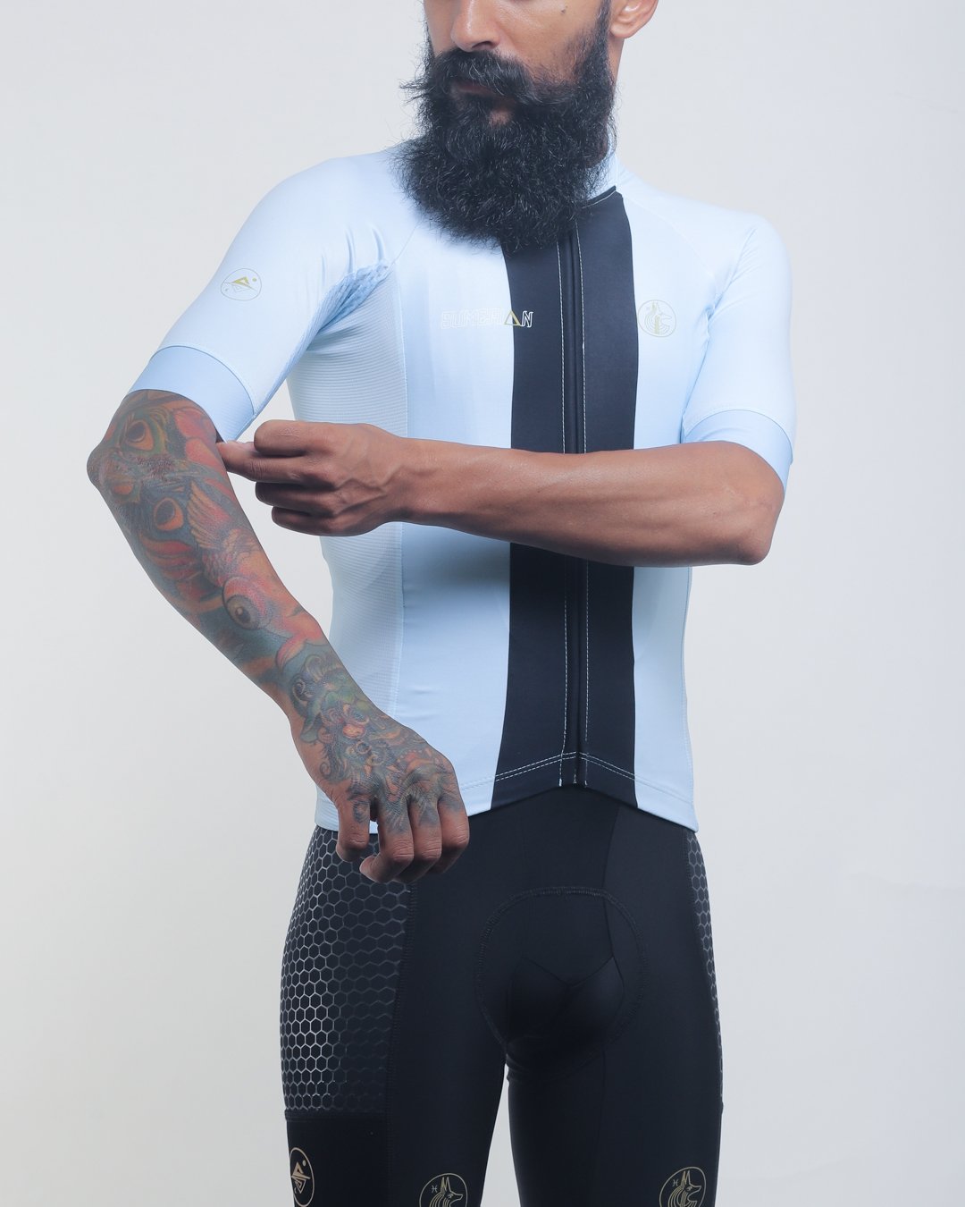 jersey diluvian / color azul cielo y negro